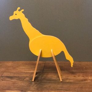 Giraffe nursery decor